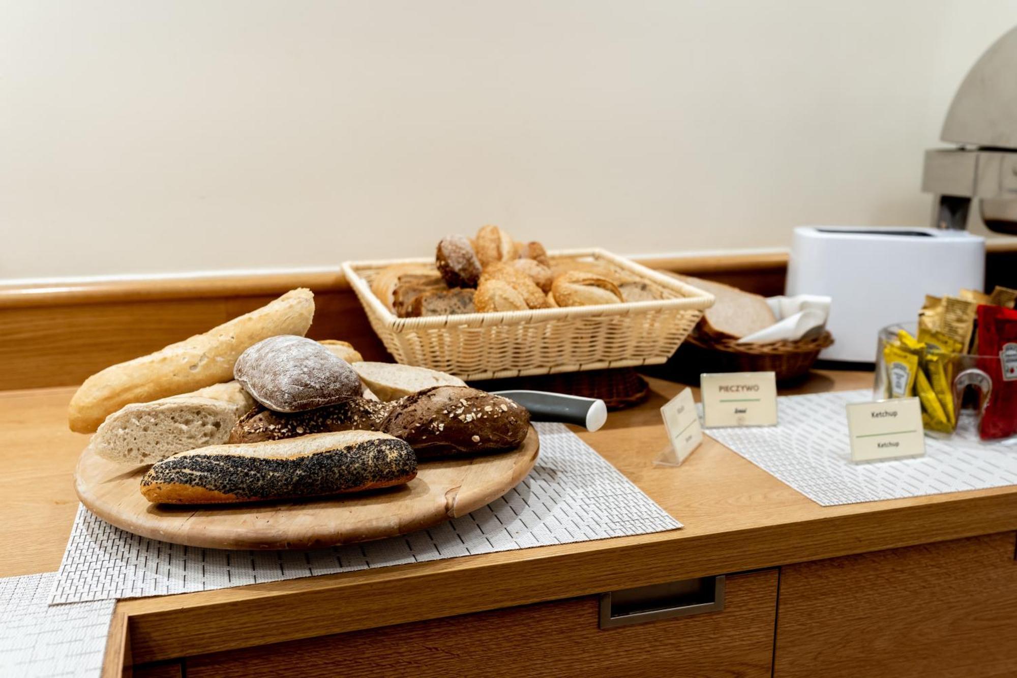 سنتروم بارنابيتوف وارسو المظهر الخارجي الصورة